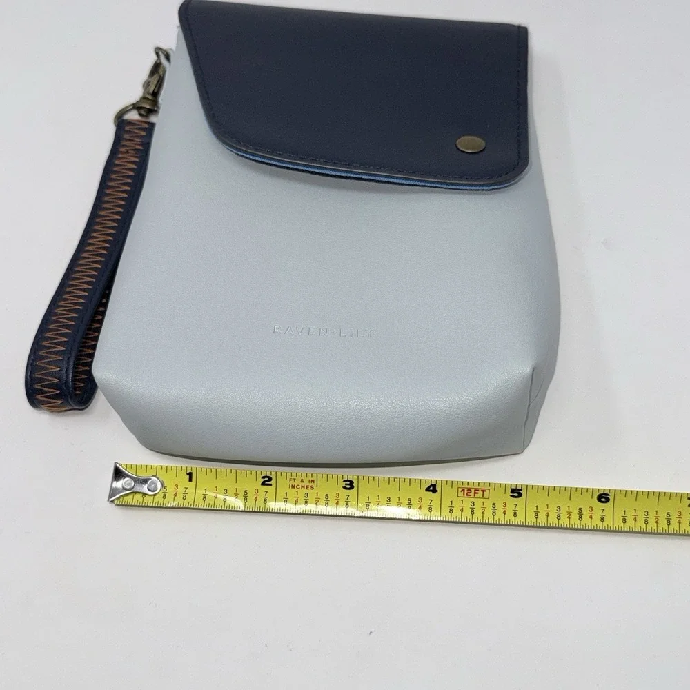 Raven+Lily American Airlines Business Class Travel Bag LIMITED EDITION